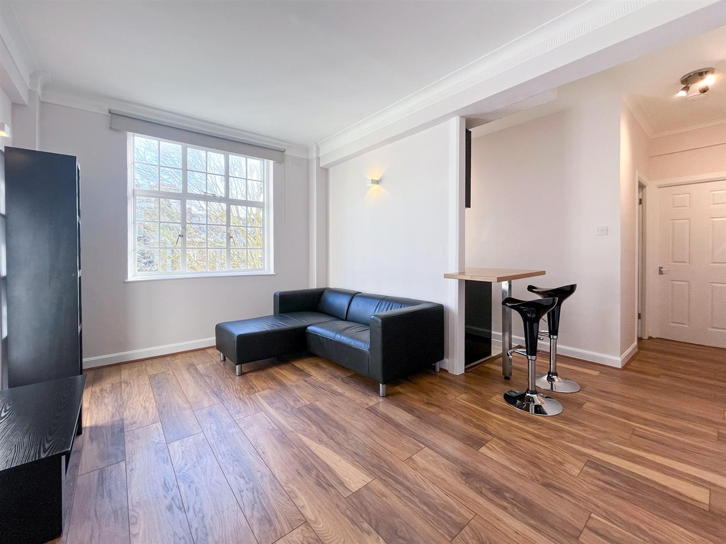 1 bed property in Mortimer Court, St Johns Wood